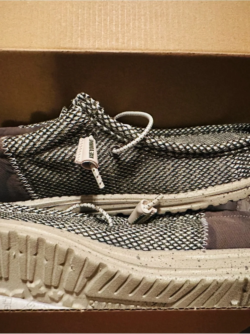 NIB Hey Dude Wally Casual Knit Slip-On Men’s 7 Sneakers in Beige & Brown